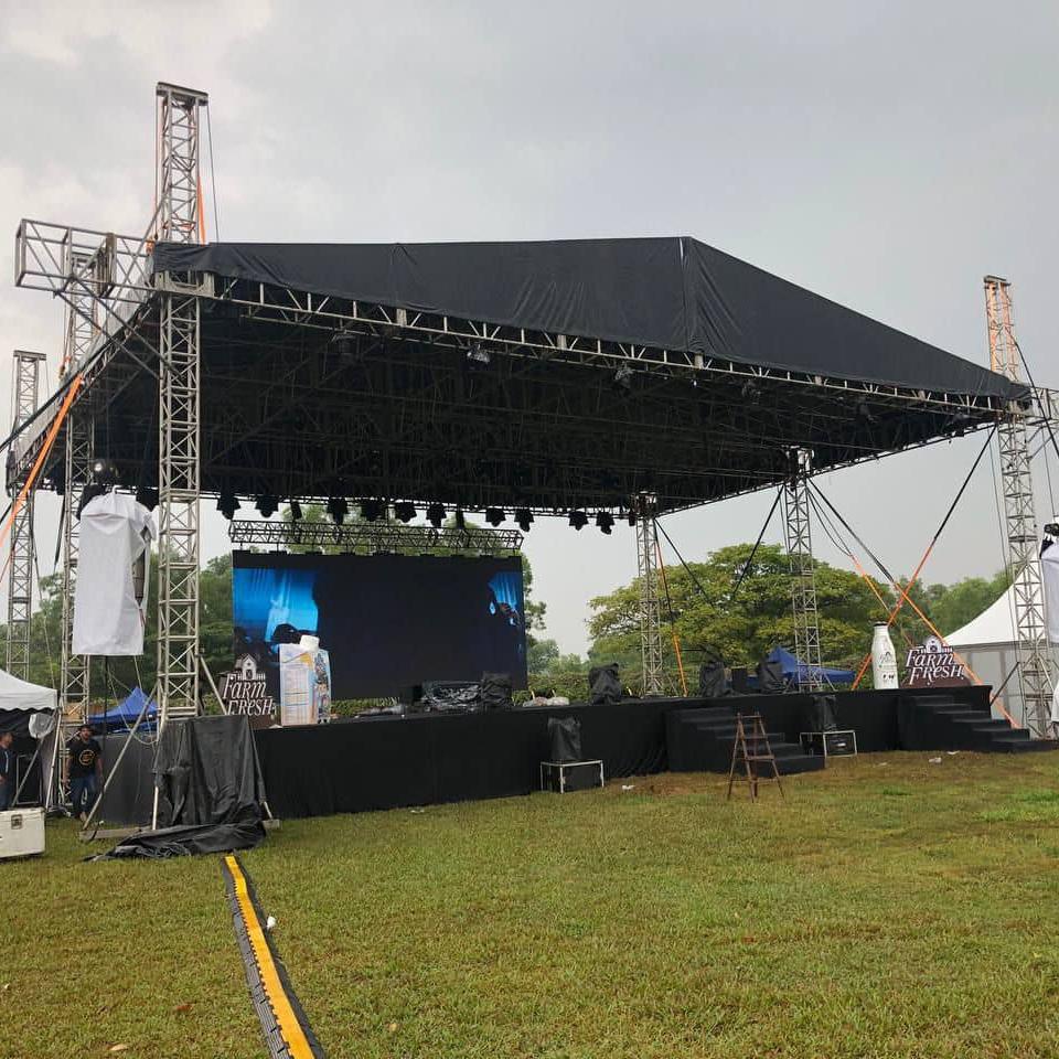 What A Simple Concert Stage Design for Outdoor Use